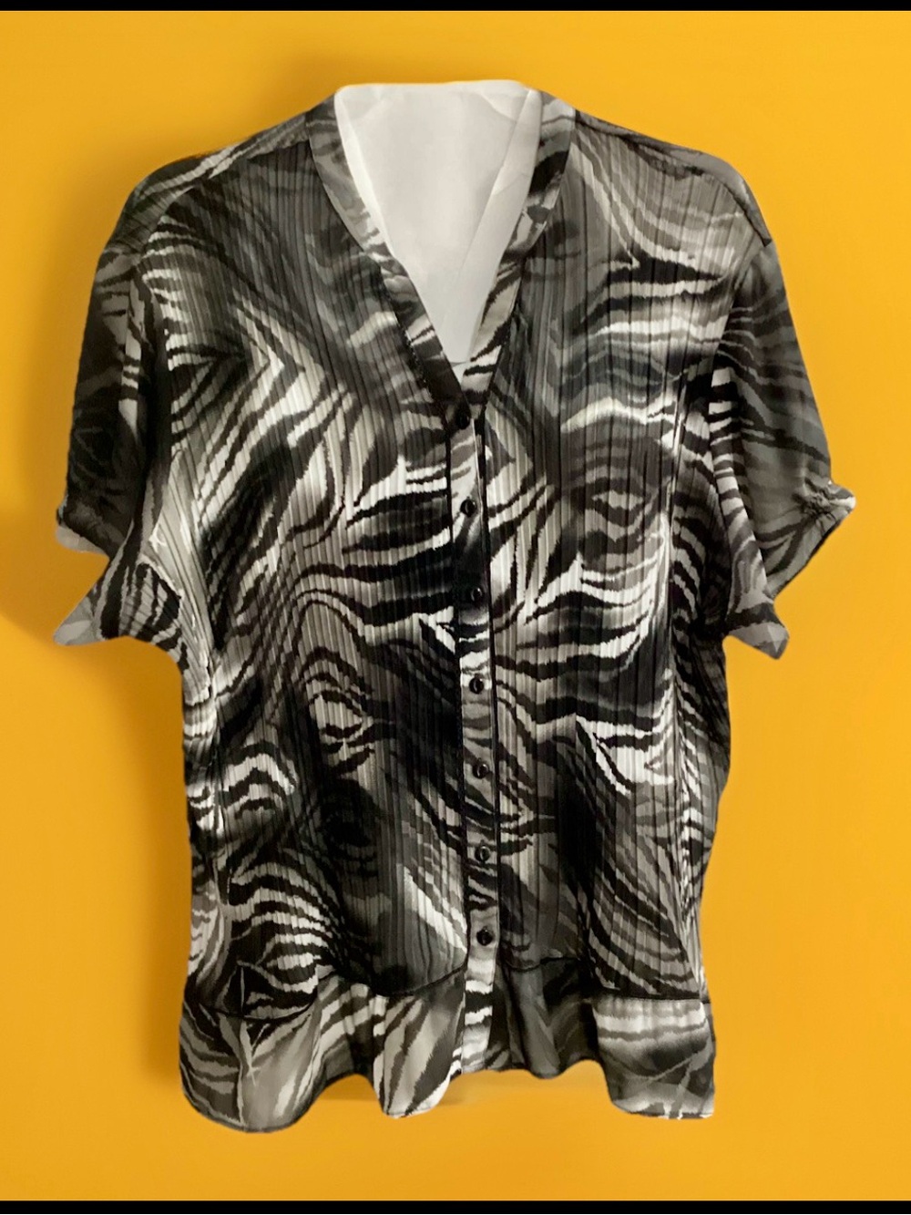 Women’s Fashion Bug Black & White Zebra-Print Short Sleeve V-Neck Blouse Top